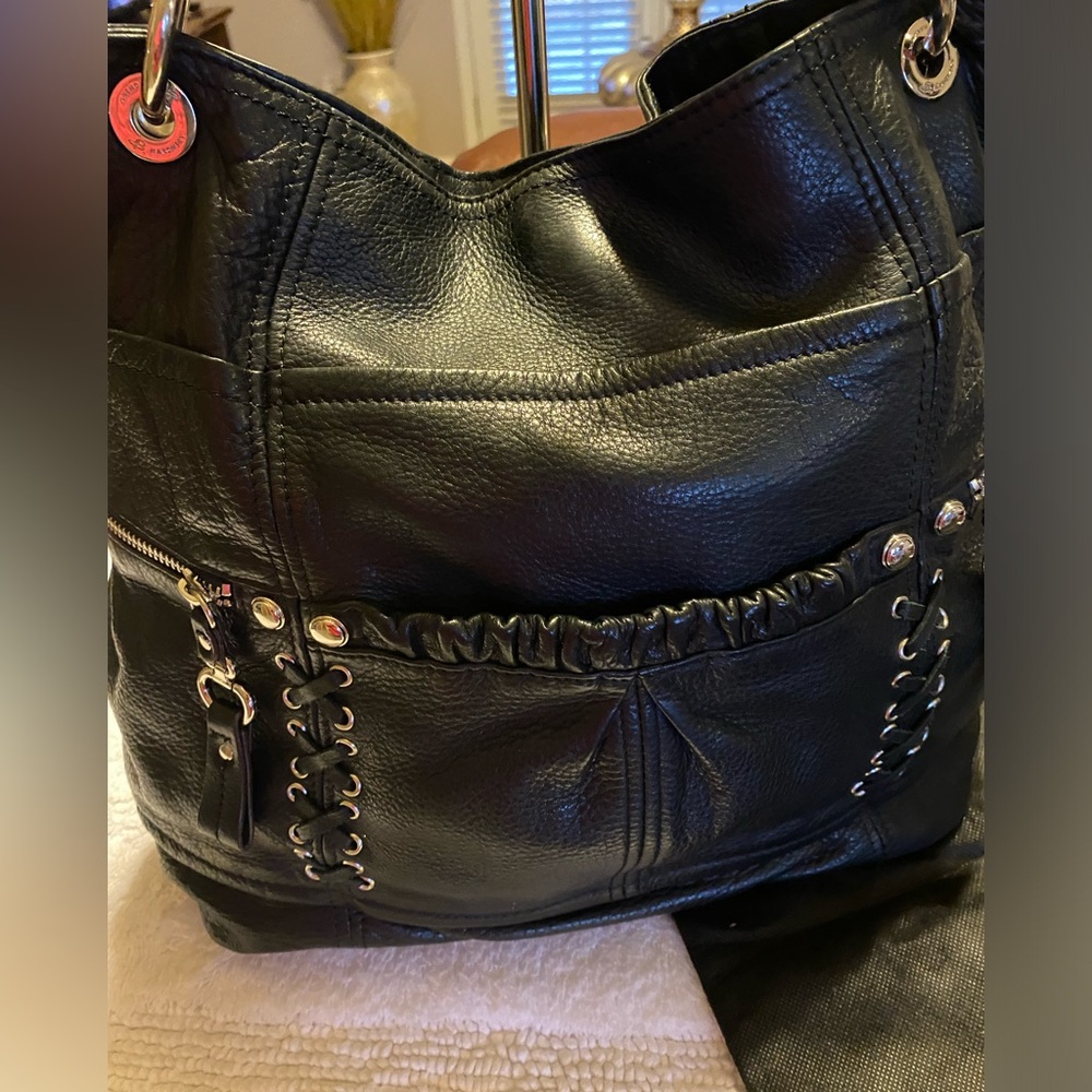 B. Makowsky genuine leather handbag